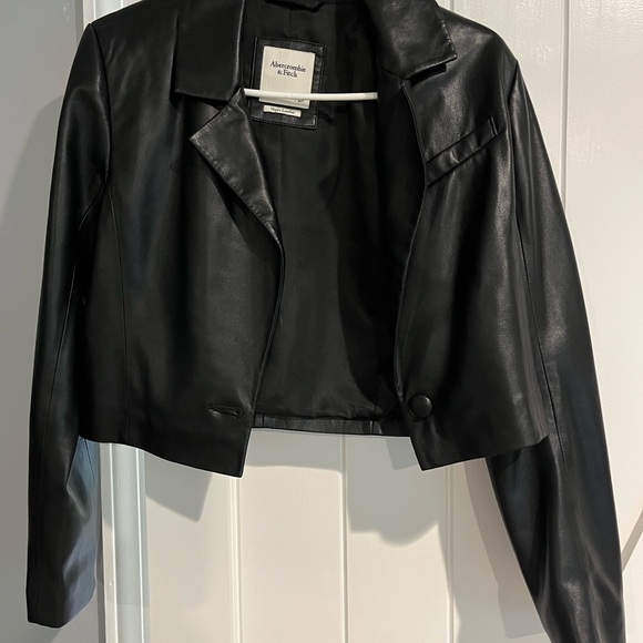 Abercrombie & Fitch Black Vegan Leather Cropped Blazer - Picture 2 of 5